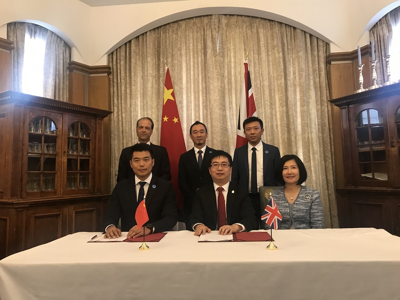 国际教学引领 布局教育产业 国际教学引领 布局教育产业