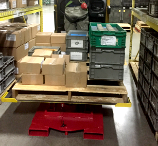 Lowers Automatically as Items are Added to the Pallet