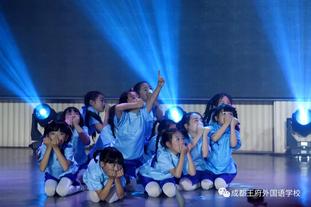 “七彩童年,放飞梦想”—成都王府外国语学校庆“六一”文艺汇演 “七彩童年,放飞梦想”—成都王府外国语学校庆“六一”文艺汇演