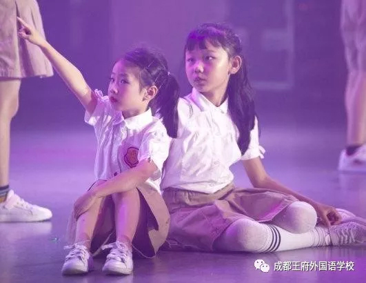“七彩童年,放飞梦想”—成都王府外国语学校庆“六一”文艺汇演 “七彩童年,放飞梦想”—成都王府外国语学校庆“六一”文艺汇演