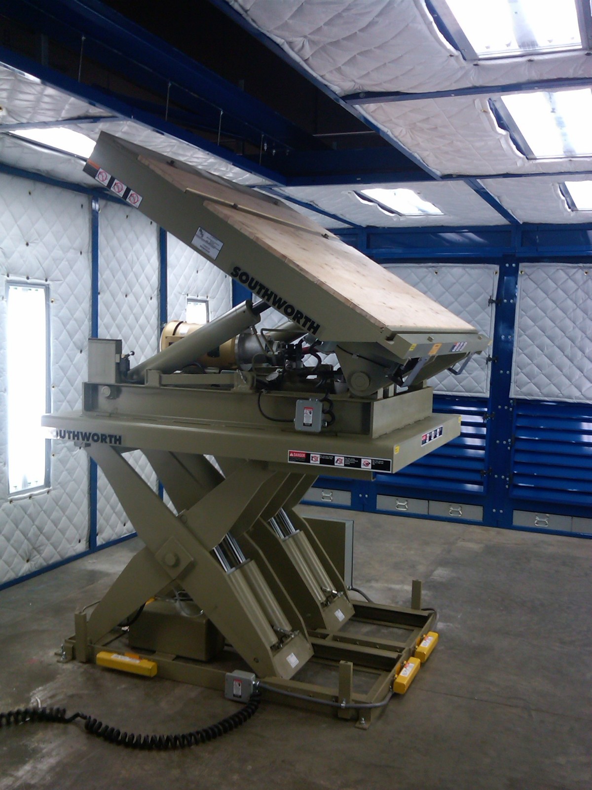 Hydraulic Lift and Tilt Table with Tandem Lift Table Base
