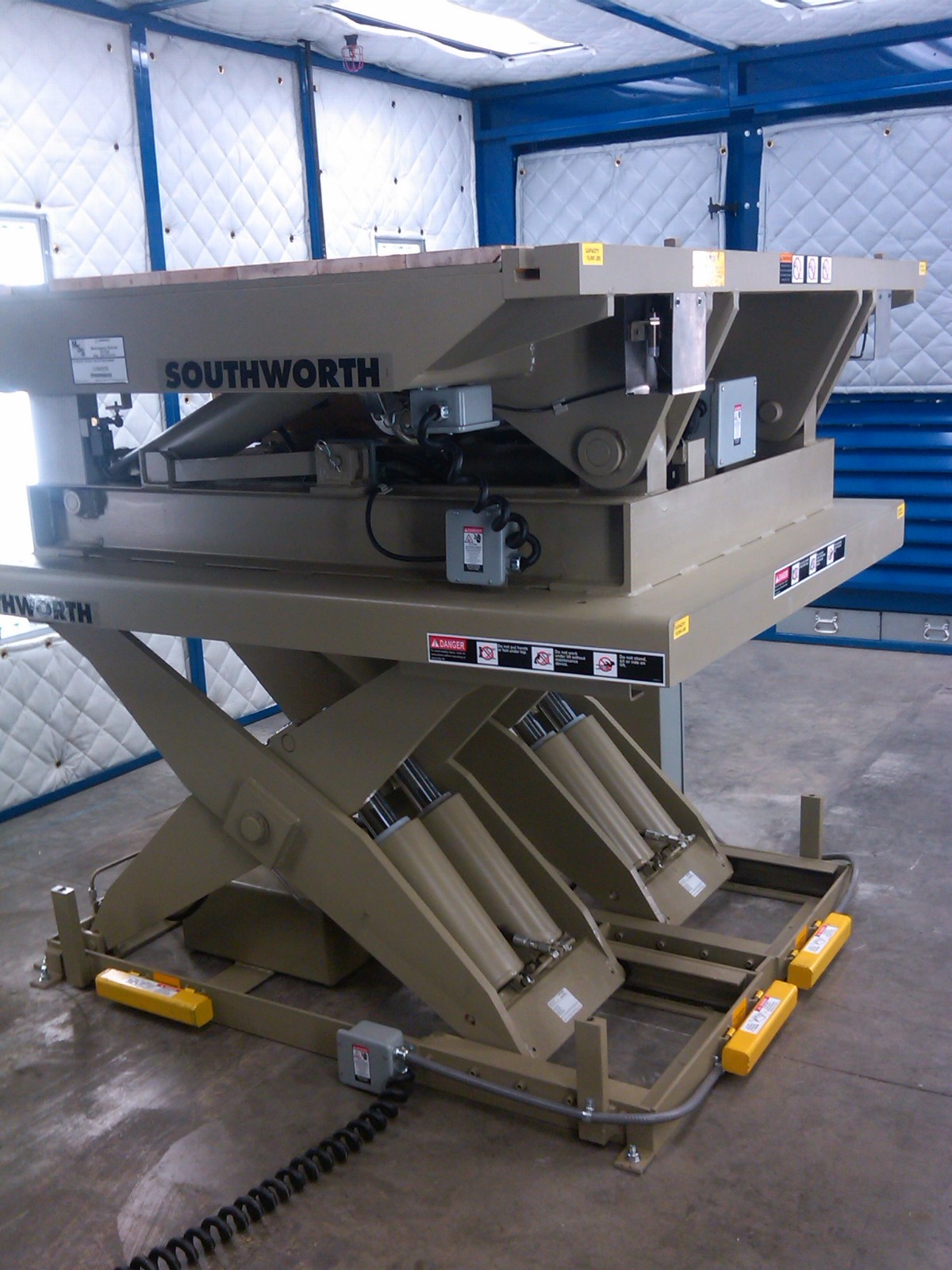 Hydraulic Lift and Tilt Table with Tandem Lift Table Base