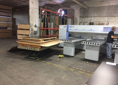 Lift Table for One Person Panel Feeding