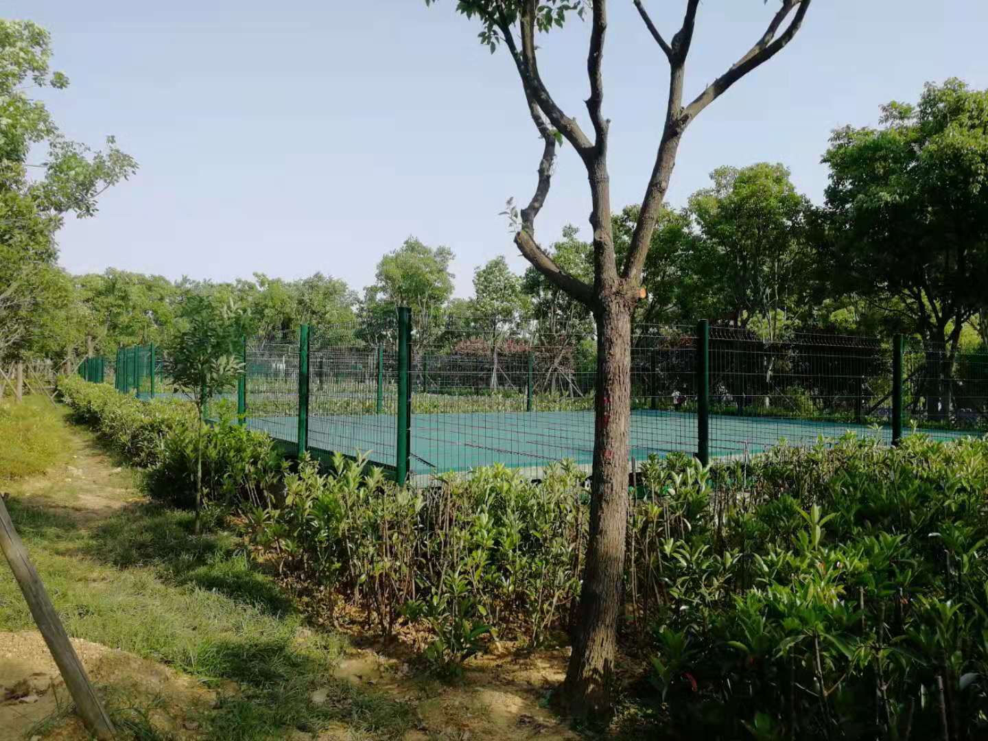 迎接軍訓 安全防護 東湖隧道順利完成通風天窗護欄網(wǎng)安裝工作 迎接軍訓 安全防護 東湖隧道順利完成通風天窗護欄網(wǎng)安裝工作
