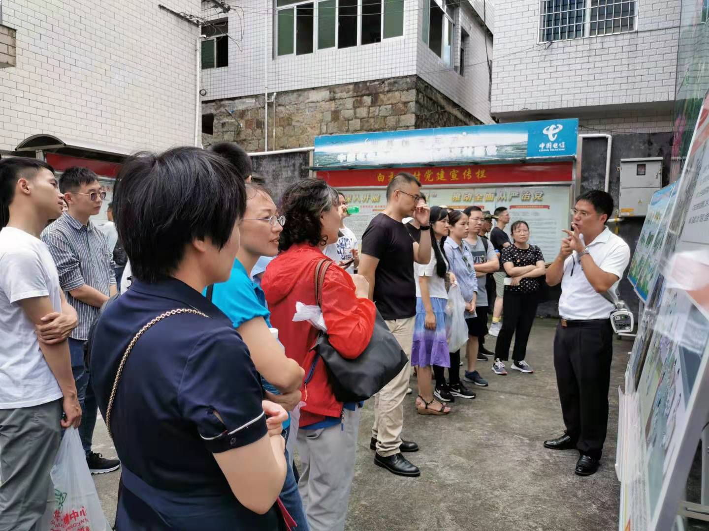 纵横集团党员赴厦门市同安区白交祠村开展“不忘初心、牢记使命”主题党日活动 纵横集团党员赴厦门市同安区白交祠村开展“不忘初心、牢记使命”主题党日活动