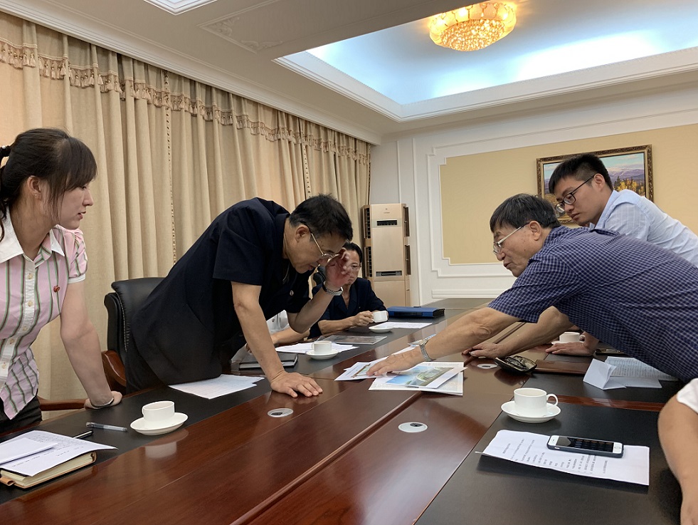 彭年携农业专家团访朝