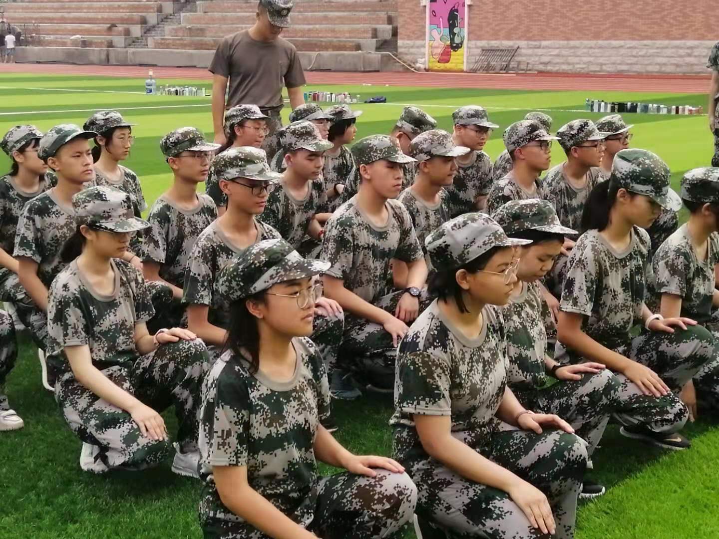 骄阳似火,青春如歌——军训纪实之一 骄阳似火,青春如歌——军训纪实之一