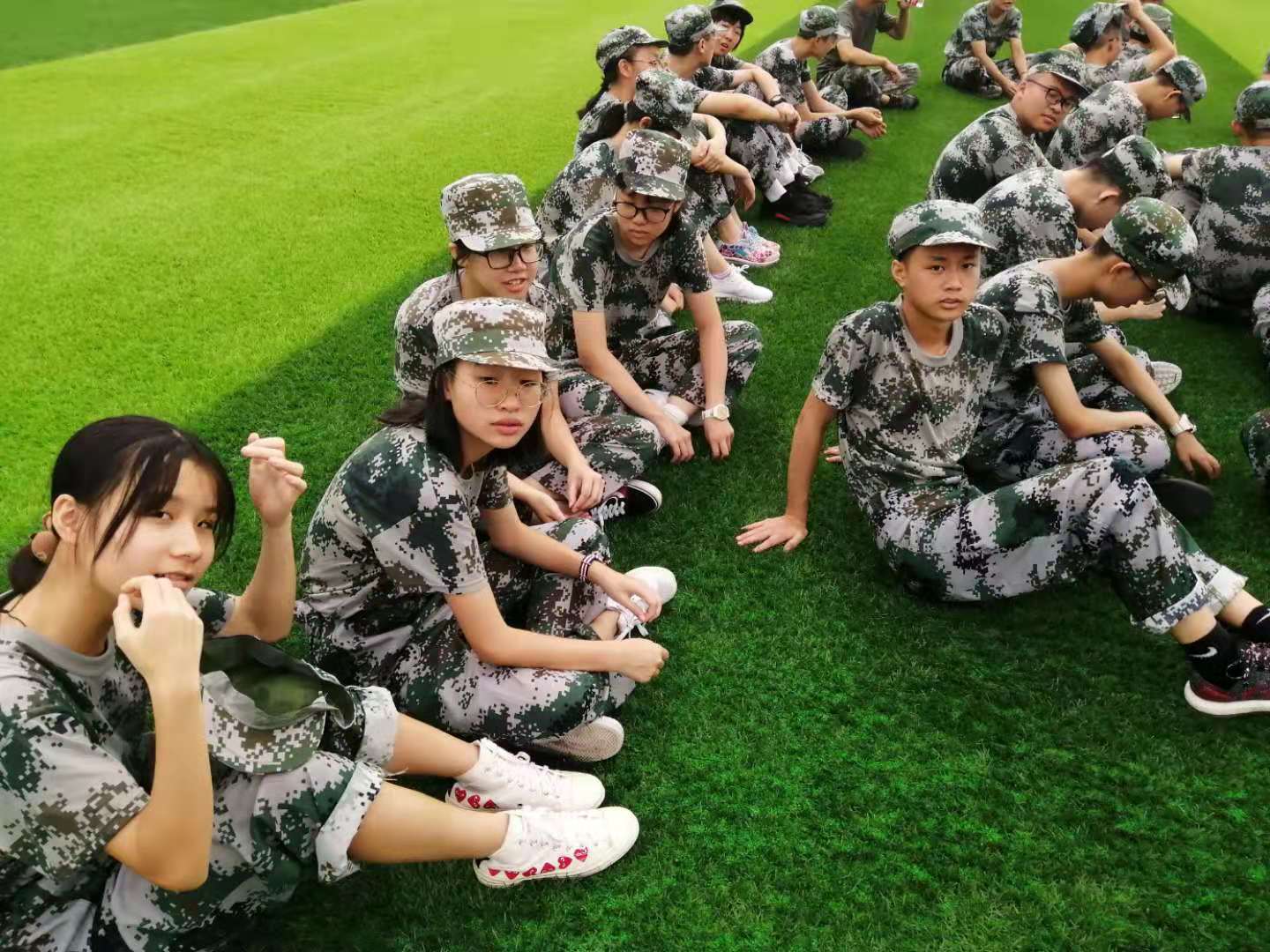 骄阳似火,青春如歌——军训纪实之一 骄阳似火,青春如歌——军训纪实之一
