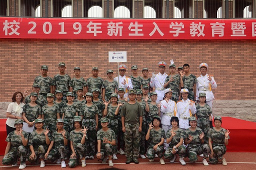 新川外国语学校军训汇演