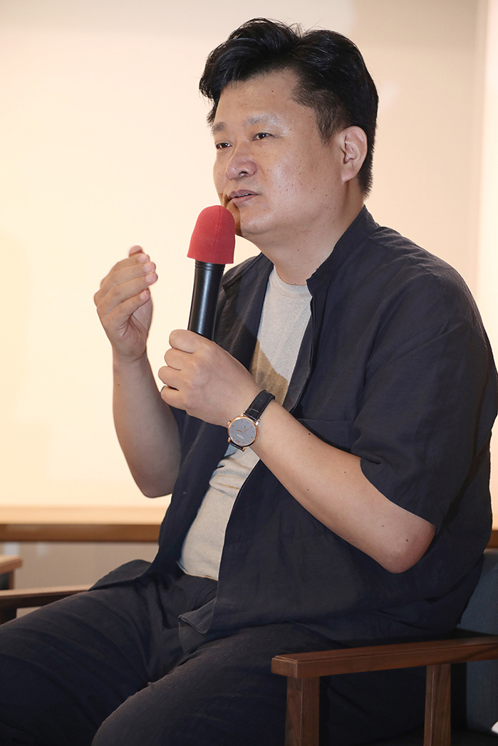 品画 赏石 千秋如对 品画 赏石 千秋如对