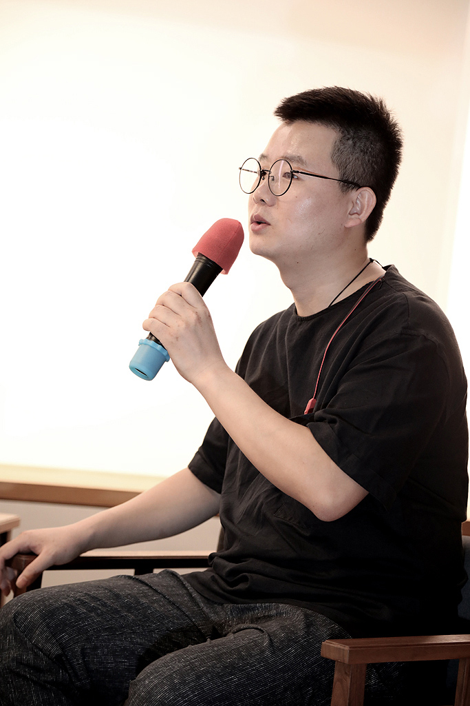 品画 赏石 千秋如对 品画 赏石 千秋如对