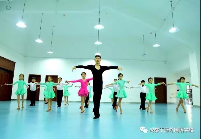成都王府外国语|有这样一所学校 成都王府外国语|有这样一所学校
