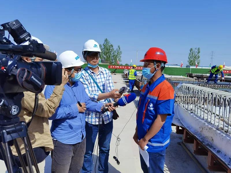 中國首條沙漠探險旅游高速公路預計今年底通車 中國首條沙漠探險旅游高速公路預計今年底通車