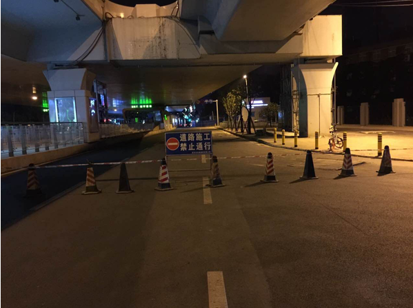 雄楚大街項(xiàng)目部連續(xù)“挑燈夜戰(zhàn)”,保證施工進(jìn)度 雄楚大街項(xiàng)目部連續(xù)“挑燈夜戰(zhàn)”,保證施工進(jìn)度