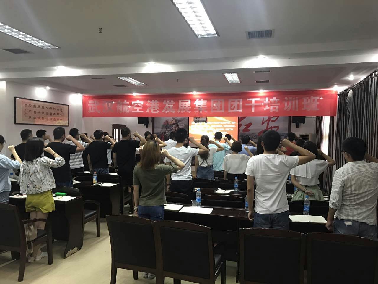 公司5名團(tuán)干參加集團(tuán)“高舉團(tuán)旗跟黨走,一學(xué)一做致青春”培訓(xùn)班 公司5名團(tuán)干參加集團(tuán)“高舉團(tuán)旗跟黨走,一學(xué)一做致青春”培訓(xùn)班