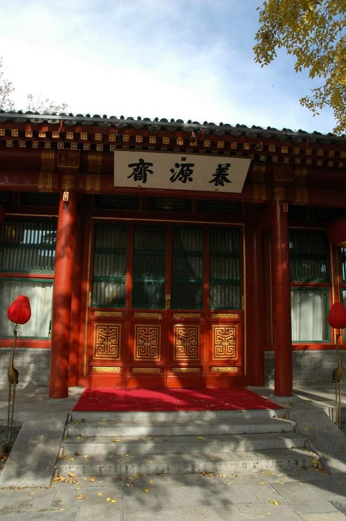 徜徉于林阴草坪之间 徜徉于林阴草坪之间