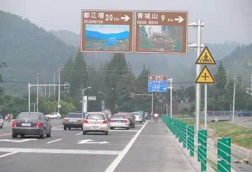 穿越成青通道 體驗騎游樂趣 穿越成青通道 體驗騎游樂趣