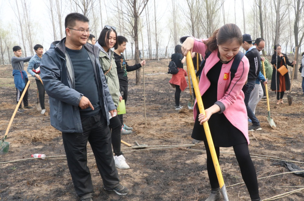 植樹行:兄弟公司共攜手 爭為中原添新綠