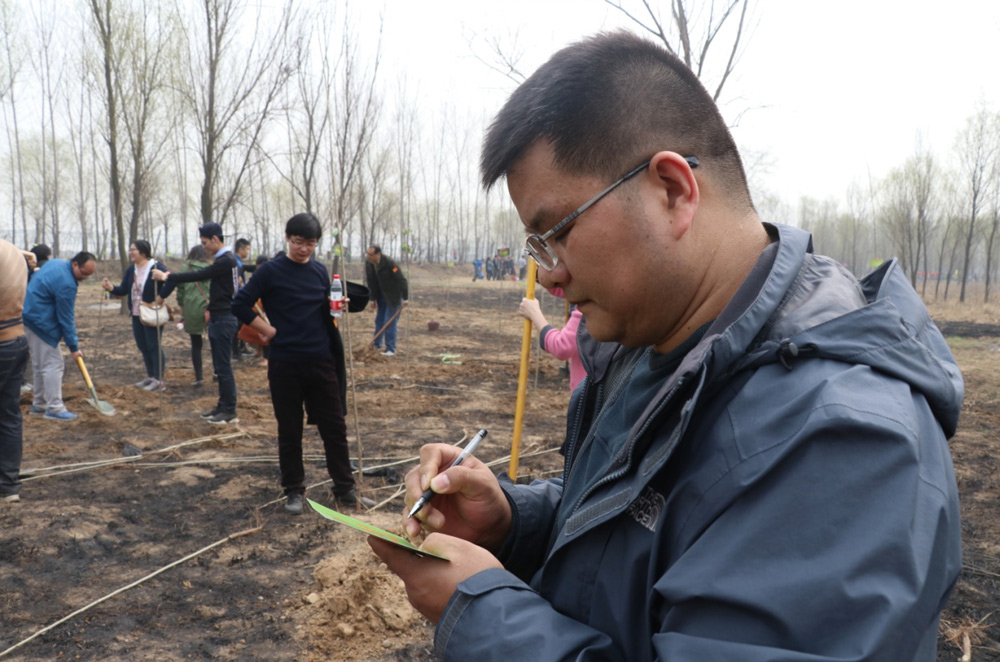 植樹行:兄弟公司共攜手 爭為中原添新綠