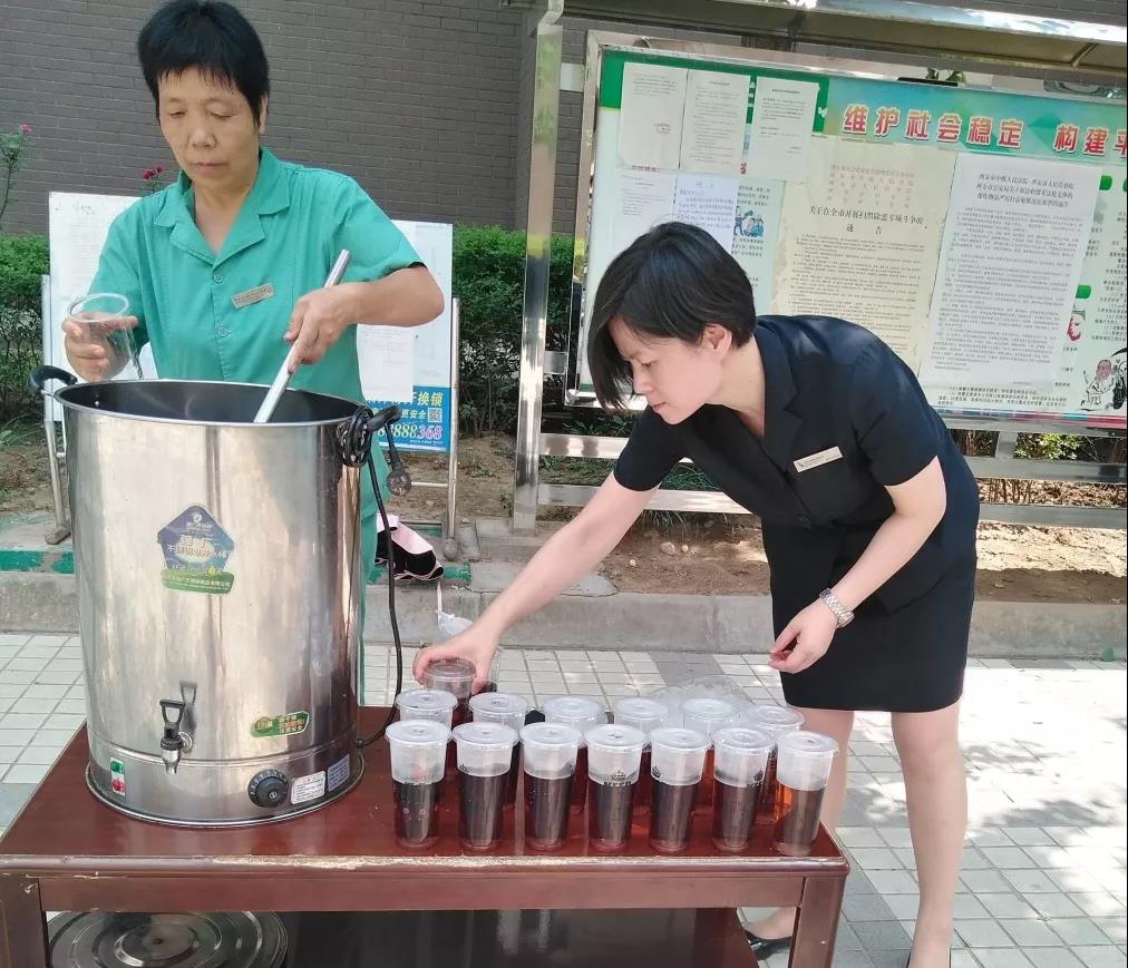夏日送清凉 情意绵久长——西安锦江物业兴乐园管理处为业主送清凉活动
