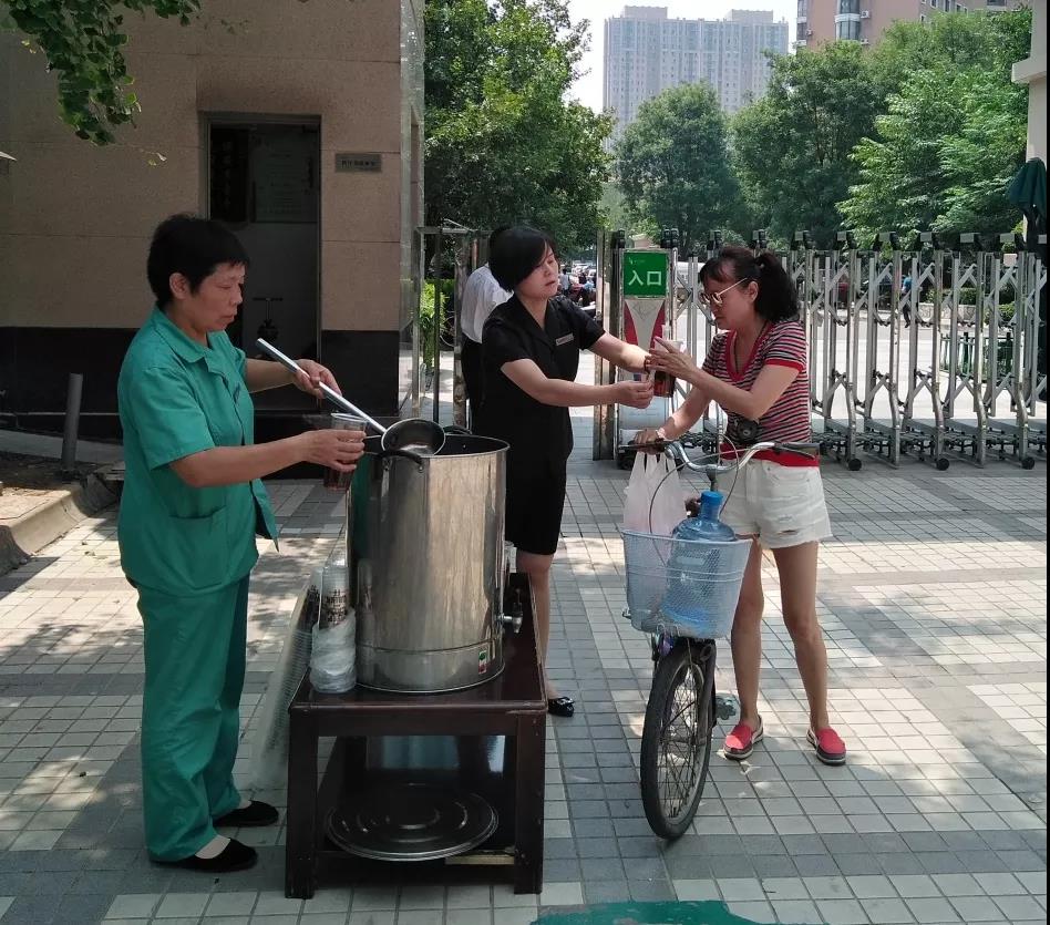 夏日送清凉 情意绵久长——西安锦江物业兴乐园管理处为业主送清凉活动