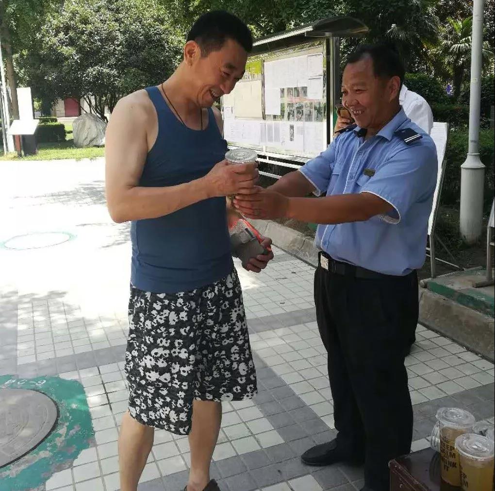 夏日送清凉 情意绵久长——西安锦江物业兴乐园管理处为业主送清凉活动