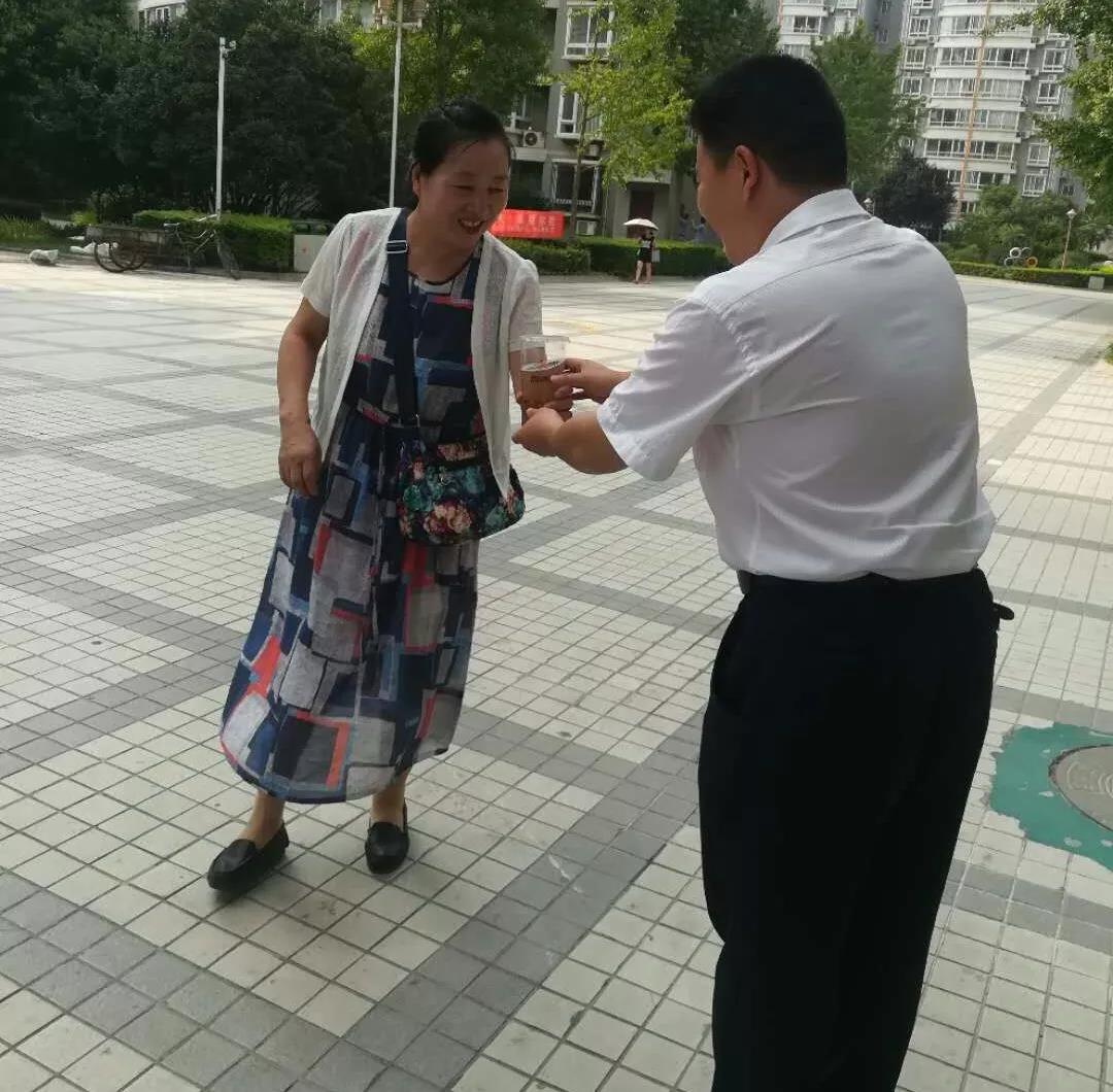 夏日送清凉 情意绵久长——西安锦江物业兴乐园管理处为业主送清凉活动