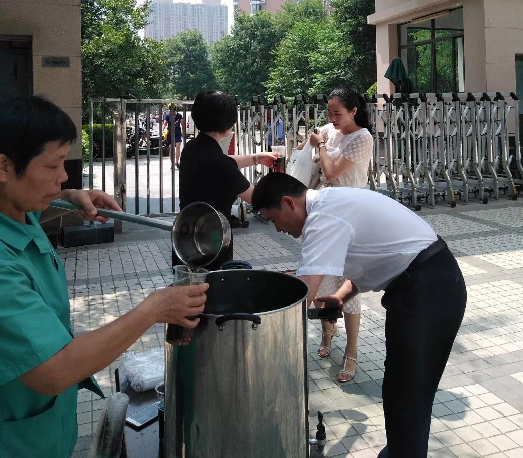 夏日送清凉 情意绵久长——西安锦江物业兴乐园管理处为业主送清凉活动