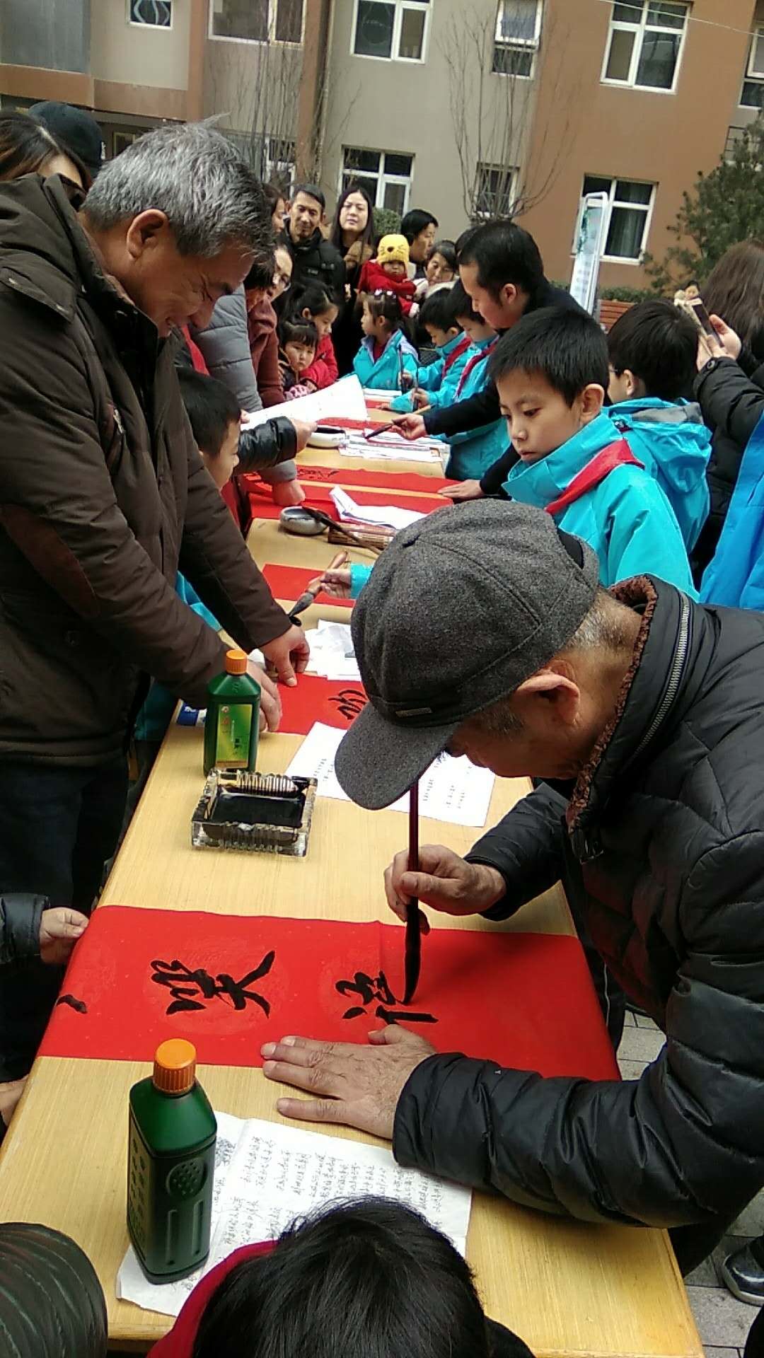 迎新春、写对联、书祝福、传温暖 --------御锦城6期举办小区文化活动 迎新春、写对联、书祝福、传温暖 --------御锦城6期举办小区文化活动