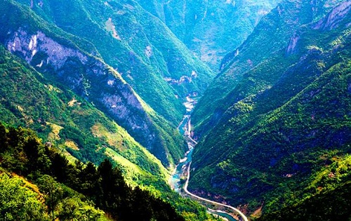 隐匿于绿水青山之中的巴人地窖酒厂 隐匿于绿水青山之中的巴人地窖酒厂