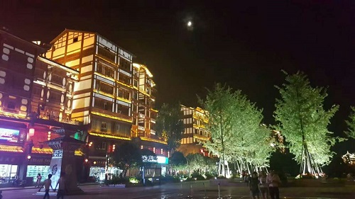茅台镇 · 茅台酒 茅台镇 · 茅台酒