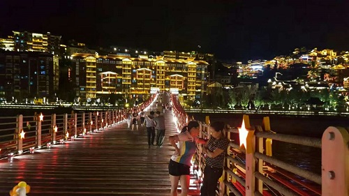 茅台镇 · 茅台酒 茅台镇 · 茅台酒