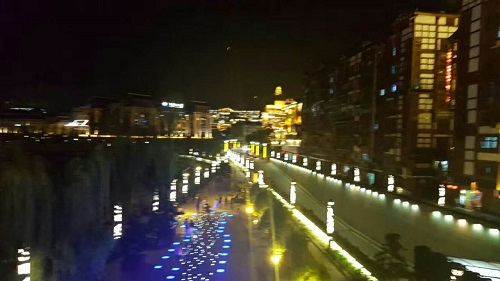 茅台镇 · 茅台酒 茅台镇 · 茅台酒