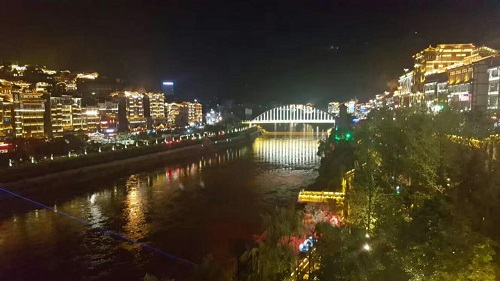 茅台镇 · 茅台酒 茅台镇 · 茅台酒