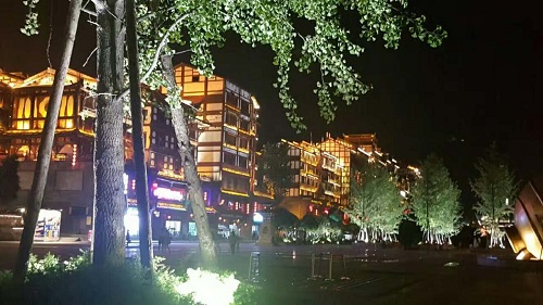 茅台镇 · 茅台酒 茅台镇 · 茅台酒