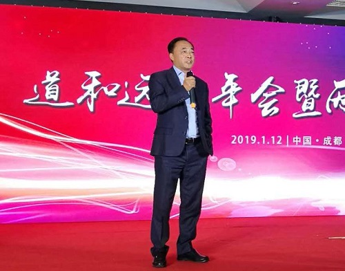 折梅掃雪辭舊歲 引吭高歌迎新年 折梅掃雪辭舊歲 引吭高歌迎新年