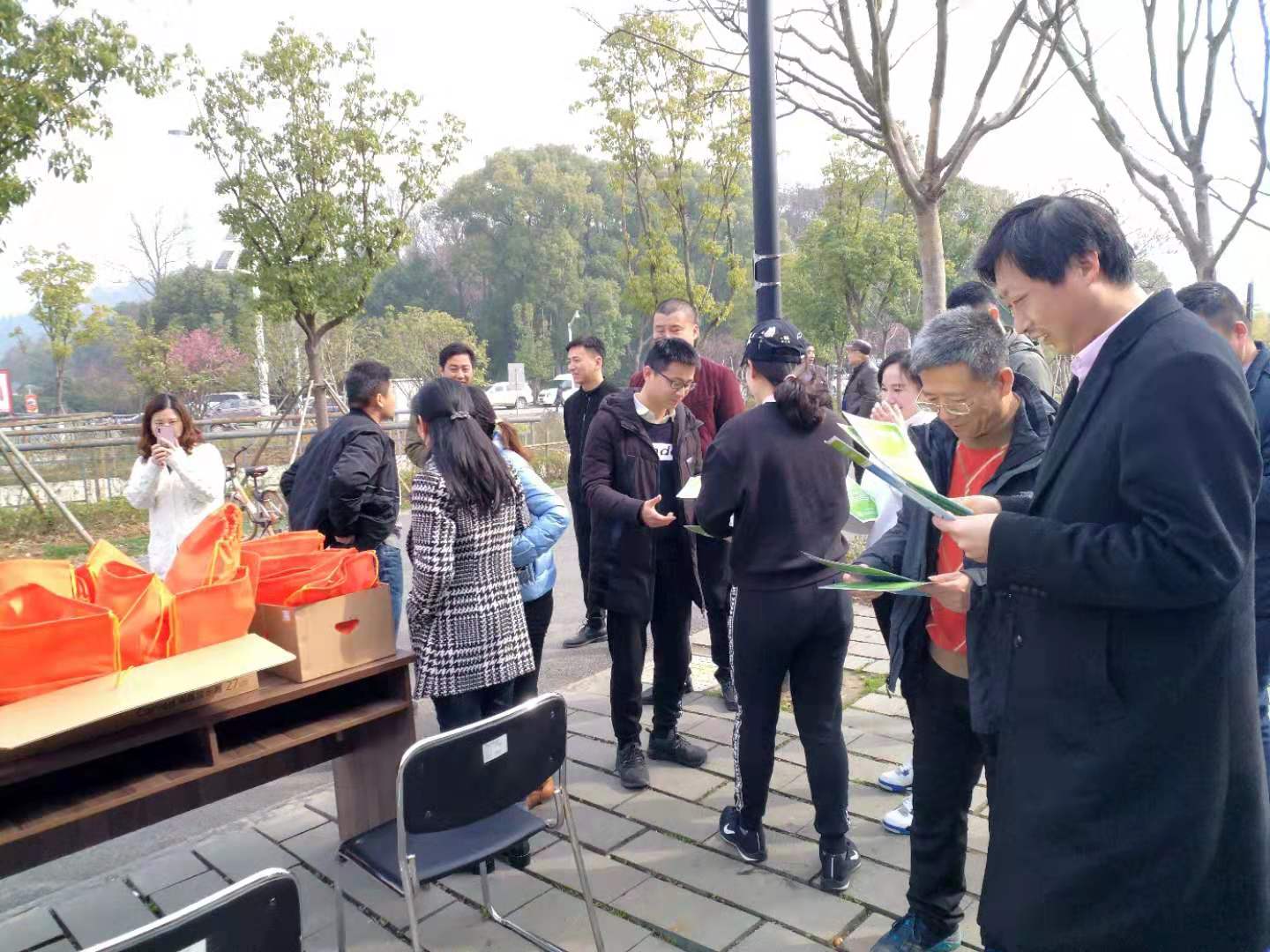 運營公司黨支部開展“愛護環(huán)境 強身健體 喜迎軍運”志愿宣傳活動 運營公司黨支部開展“愛護環(huán)境 強身健體 喜迎軍運”志愿宣傳活動
