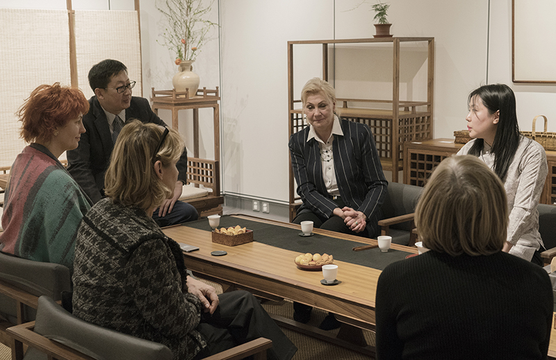 大使夫人们在「溪山清远」