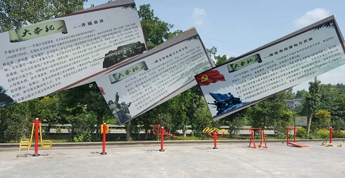 從閱兵方隊走出來的村支書