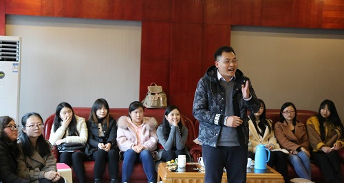 枝頭春意鬧 出游正當時 枝頭春意鬧 出游正當時