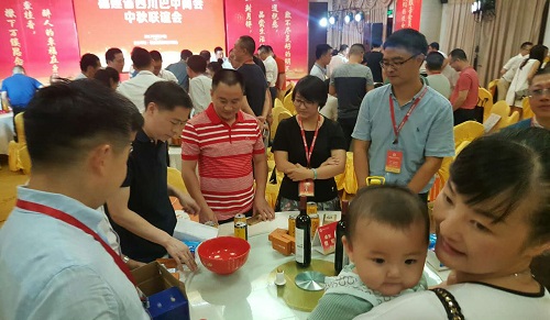 福建省四川巴中商會舉行第一屆第六次會員大會暨中秋聯(lián)誼會 福建省四川巴中商會舉行第一屆第六次會員大會暨中秋聯(lián)誼會