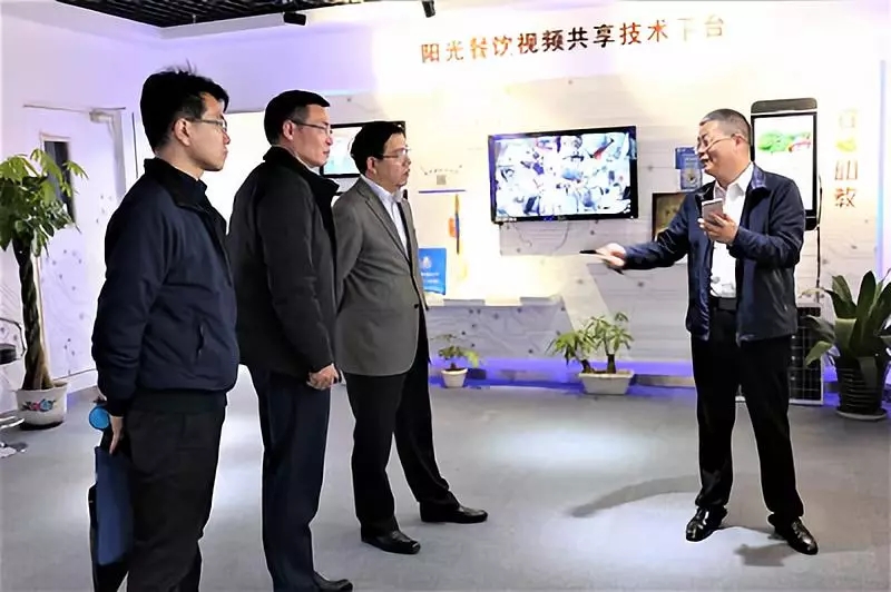 国务院办公厅电子政务办公室卢向东主任,陈新忠副主任一行到访协会理事单位金和网络调研 国务院办公厅电子政务办公室卢向东主任,陈新忠副主任一行到访协会理事单位金和网络调研