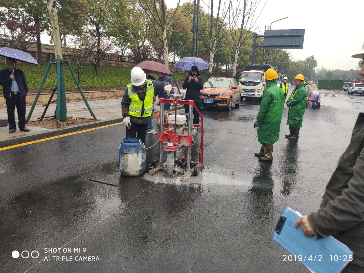 路達(dá)建設(shè)工程檢測公司冒雨檢測助推臨江大道軍運(yùn)會項(xiàng)目建設(shè) 路達(dá)建設(shè)工程檢測公司冒雨檢測助推臨江大道軍運(yùn)會項(xiàng)目建設(shè)
