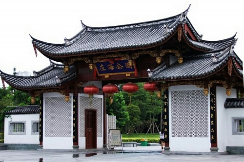 西湖·左?！覀児餐募覉@