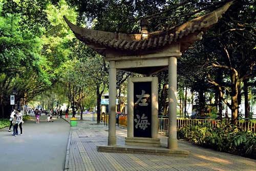 西湖·左?！覀児餐募覉@