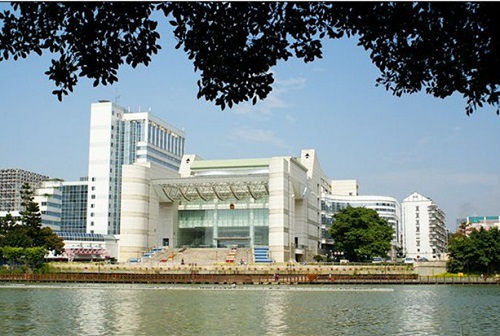 西湖·左?！覀児餐募覉@