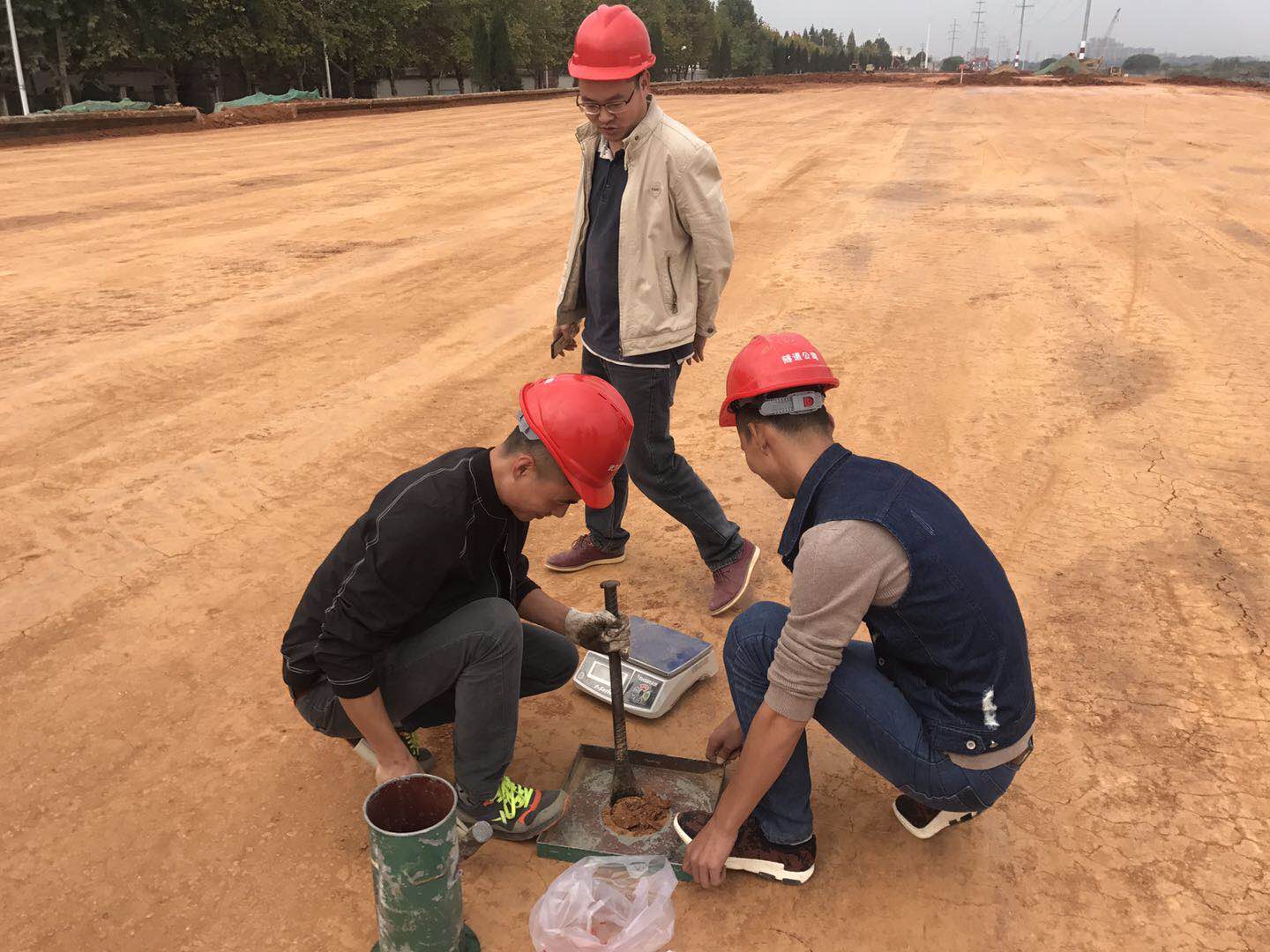 江北快速路第一標段路基壓實度試驗順利完成 江北快速路第一標段路基壓實度試驗順利完成