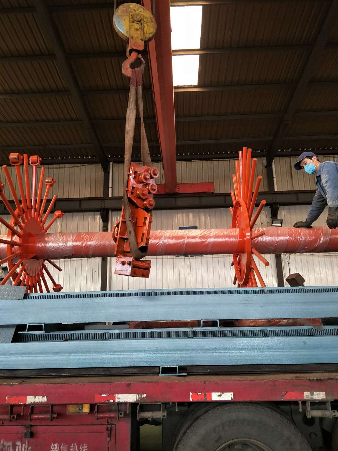 祝賀飛宏智能鋼筋加工設(shè)備:數(shù)控鋼筋籠滾焊機(jī)FH2200型和數(shù)控鋼筋彎曲中心FHB2-32型兩套設(shè)備順利抵達(dá)浙江杭州建金高速公路TJ1標(biāo)項(xiàng)目工地《飛宏原創(chuàng)》 祝賀飛宏智能鋼筋加工設(shè)備:數(shù)控鋼筋籠滾焊機(jī)FH2200型和數(shù)控鋼筋彎曲中心FHB2-32型兩套設(shè)備順利抵達(dá)浙江杭州建金高速公路TJ1標(biāo)項(xiàng)目工地《飛宏原創(chuàng)》