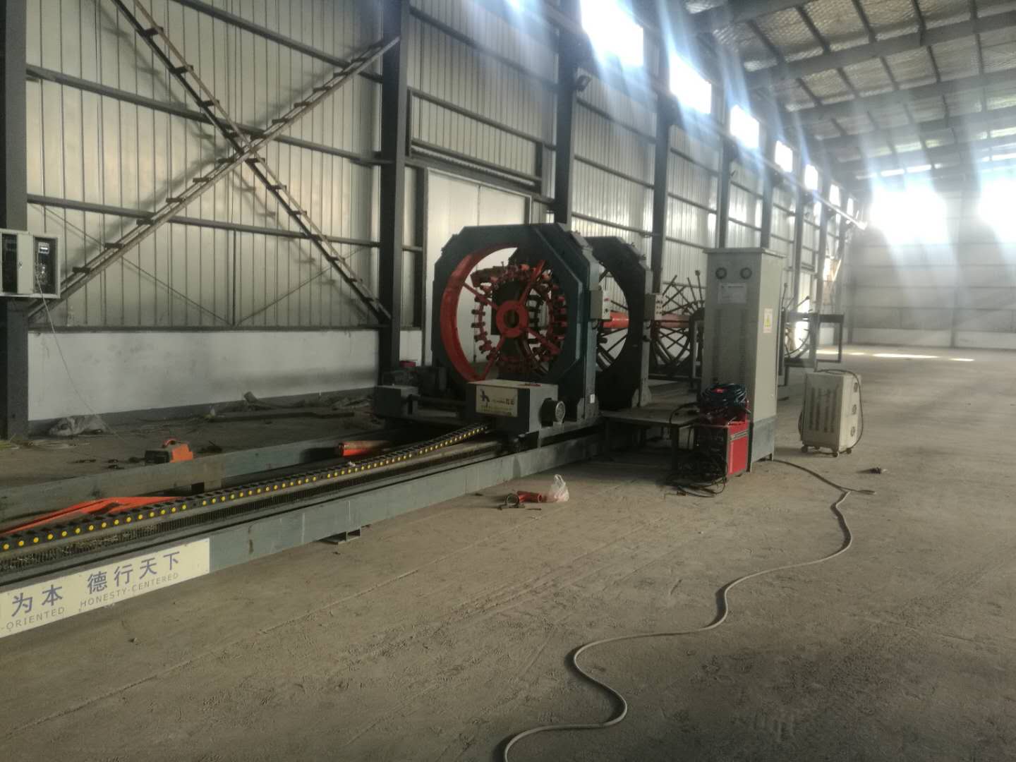數(shù)控鋼筋籠滾焊機從新疆搬遷至江蘇淮安
