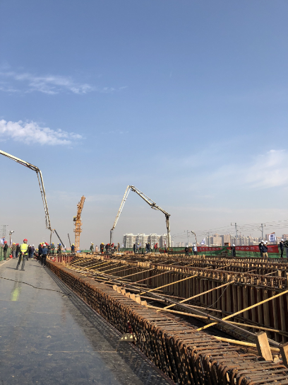 黃陂區(qū)新十公路延長線新河特大橋工程首聯(lián)現(xiàn)澆箱梁順利澆筑 黃陂區(qū)新十公路延長線新河特大橋工程首聯(lián)現(xiàn)澆箱梁順利澆筑